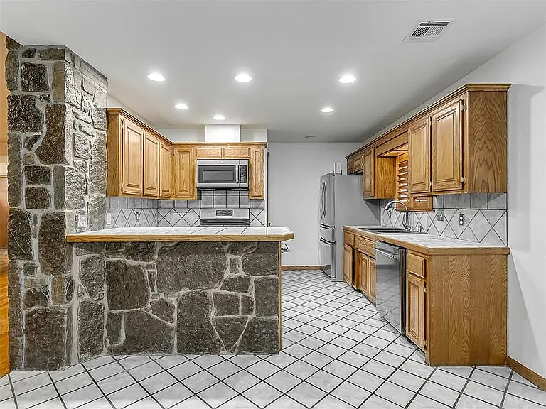 3609 Hampton Ct — Photo 51