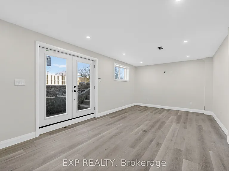2580 Noella Cres #LOWER — Photo 9