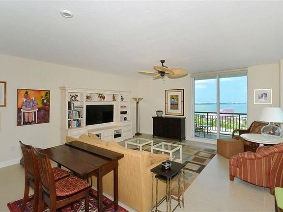 3rd image of 800 N Tamiami Trl Unit 1401