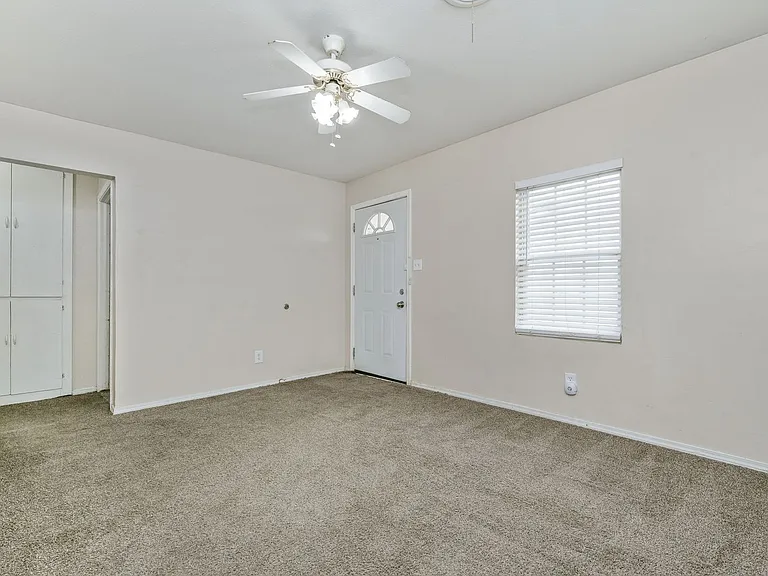 819 N Apache St — Photo 6