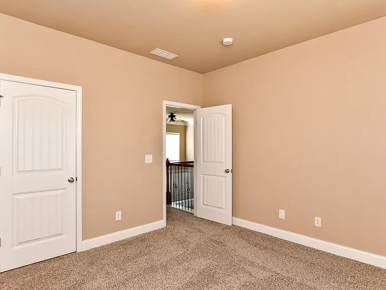 38 Ramapo Ct — Photo 53