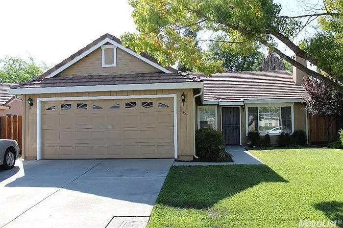 649 Waddell Way photo 1