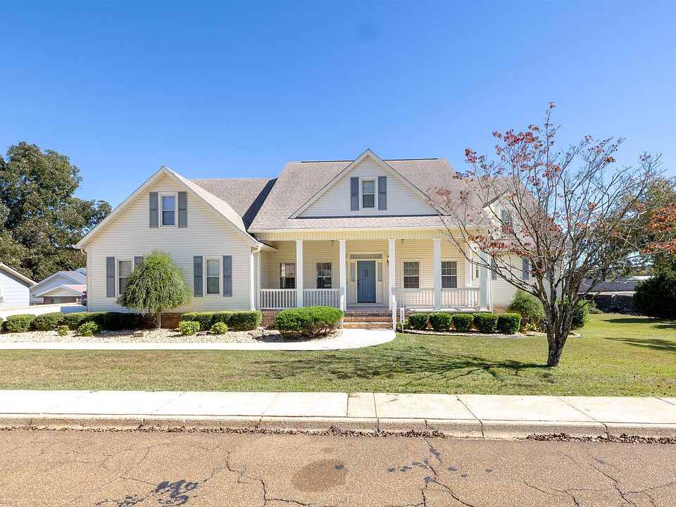 1st image of 222 1st St SW