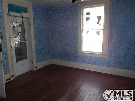 4th image of 101 S Jackson Ave