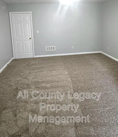 700 Rosehip Ln #B — Photo 6