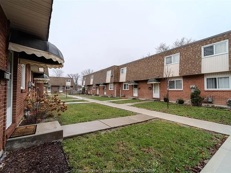 5414 Lassaline Ave — Photo 2