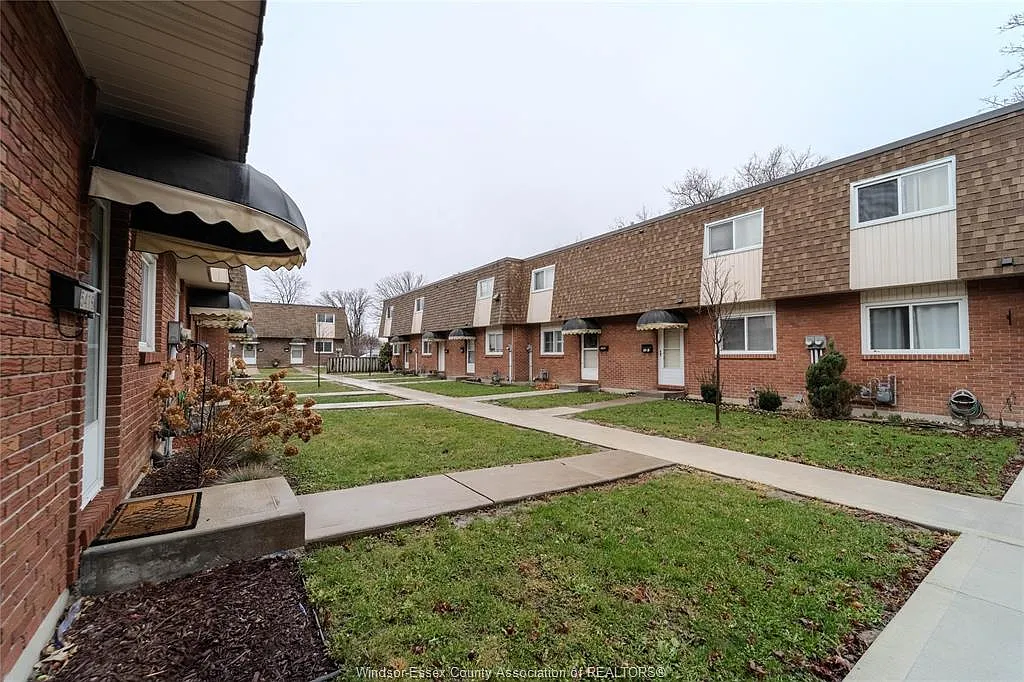 Building Photo - 5414 Lassaline Ave