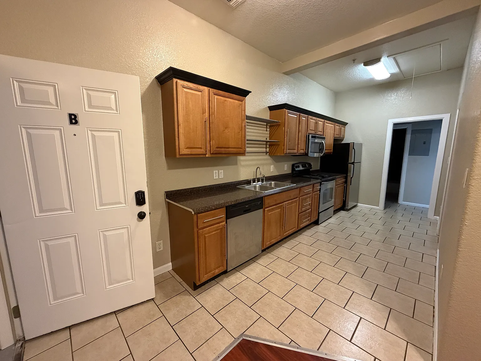 211 E Court St — Photo 3