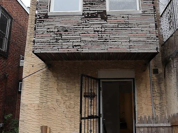 3rd image of 7026 Elmwood Ave