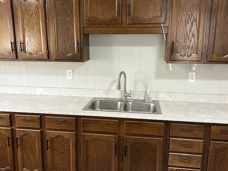 506 E Center St — Photo 3