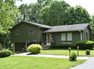 4075 W Timber Ln, Dixon, IL 61021