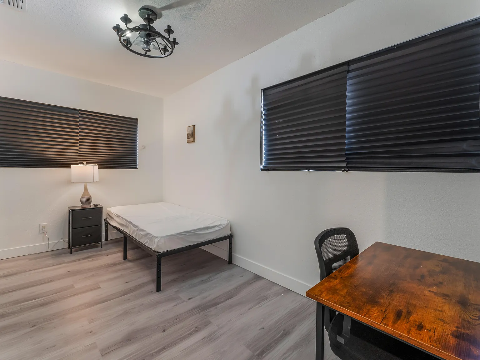 4 bed, 4.0 bath, 3792 sqft, $685 — Photo 1