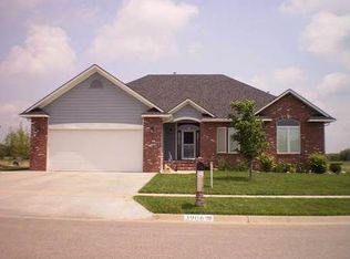 3906 Old Salem St, Hutchinson, KS 67502