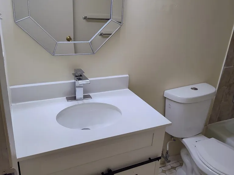 Windsor House Apartments — Photo 31