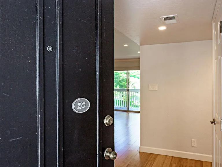 675 Sharon Park Dr #223 — Photo 5