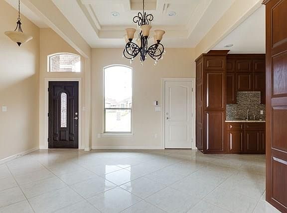 2nd image of 609 Palestina Dr