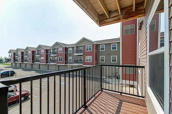Kenwood on 5th Apartments — Photo 22