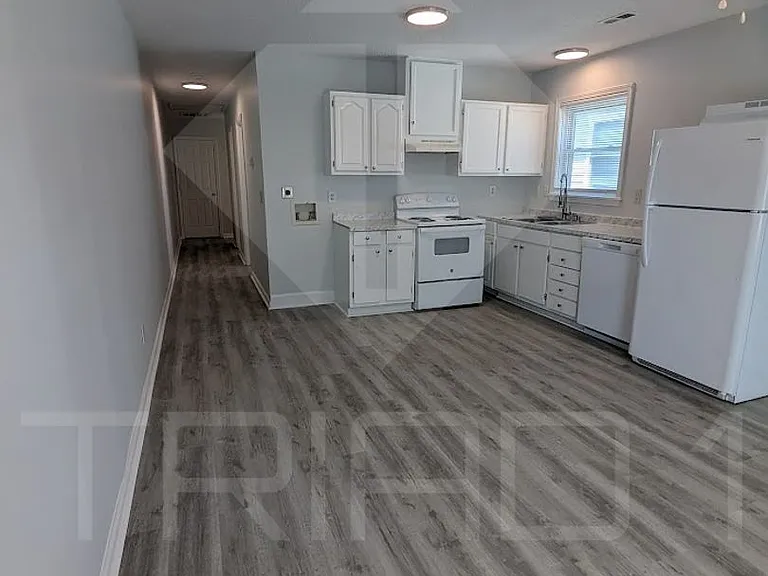 1001 E Bragg St — Photo 8