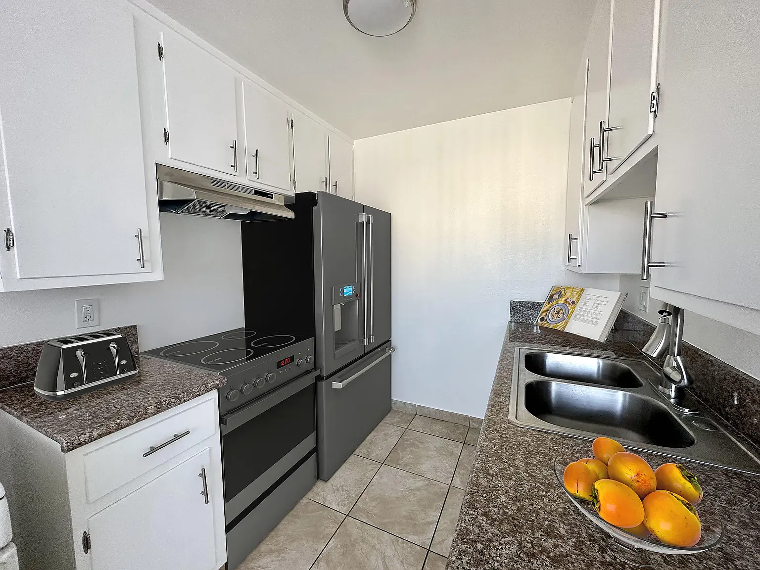 2 bed, 900 sqft, $2,295 — Photo 3