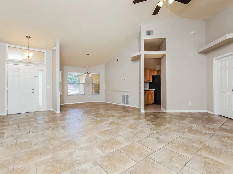 2523 Dovetail Dr — Photo 4