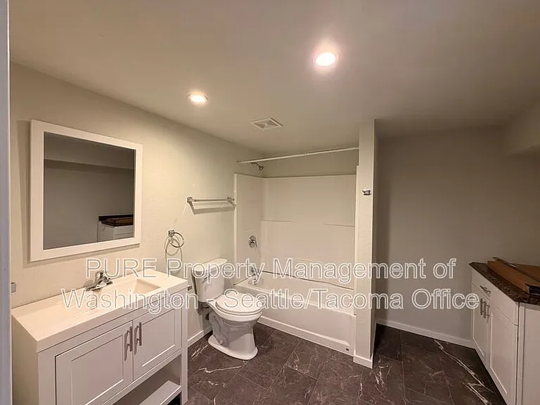 6217 S Huson St #B — Photo 9