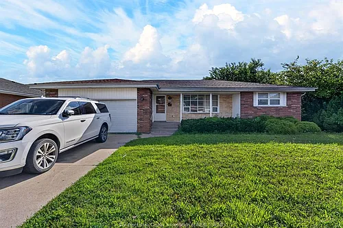 2450 McKay Ave Photo 1