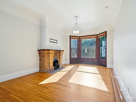 3rd image of 860 Waller St APT 2