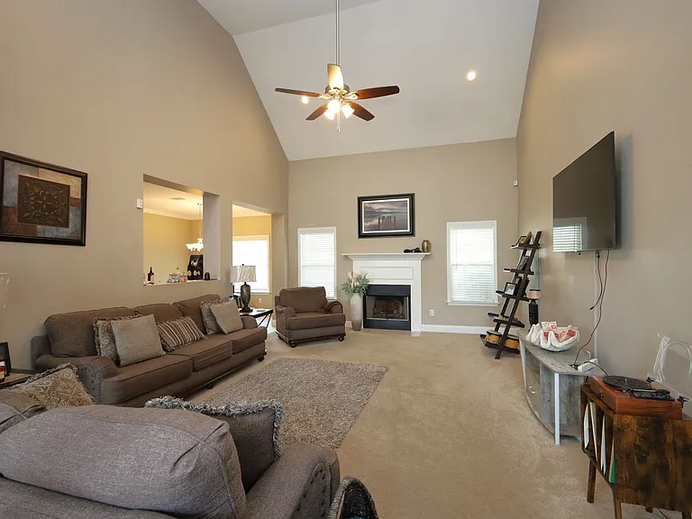 2401 Rankin Cir — Photo 4