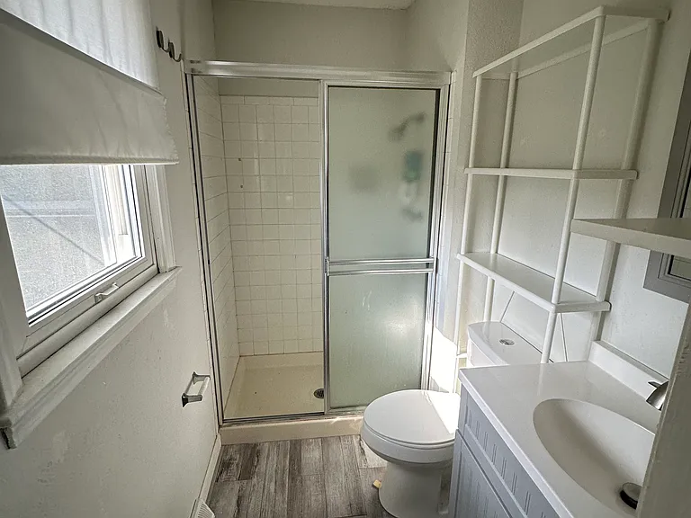 master bedroom bathroom