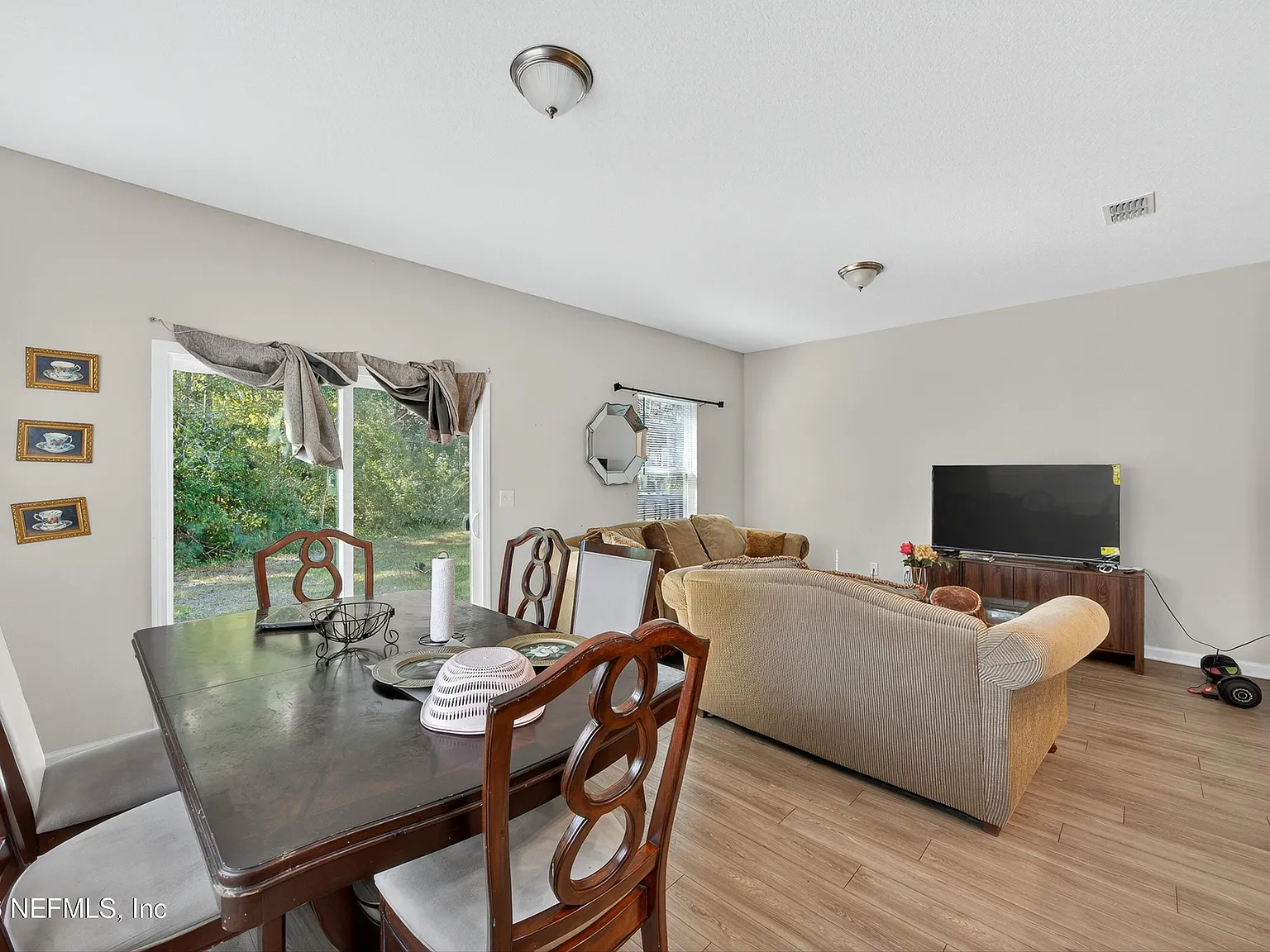 4 bed, 2.5 bath, 1592 sqft, $2,300 — Photo 3