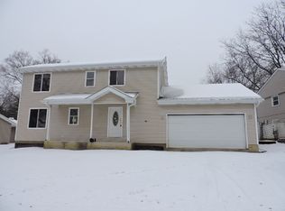 1709 S Green Meadows Blvd, Streamwood, IL 60107