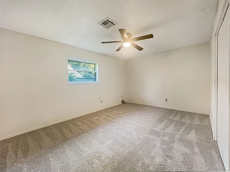 2604 NE Garden Ln — Photo 22