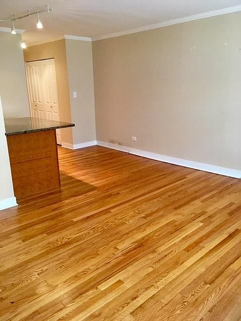 1st image of 634 W Wrightwood Ave