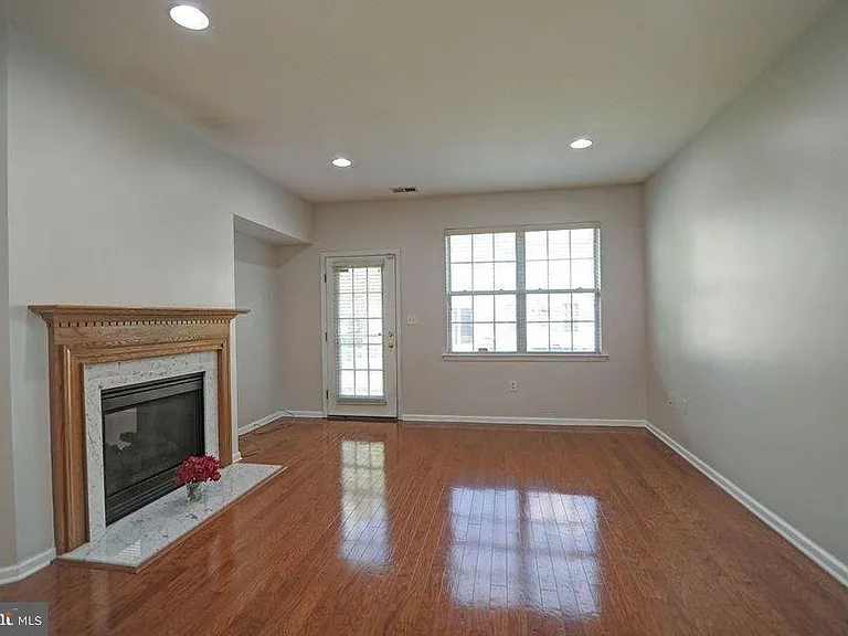 42 Haddon Ct — Photo 3