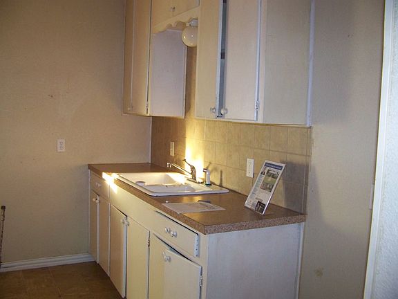 4th image of 5840 Yeary St