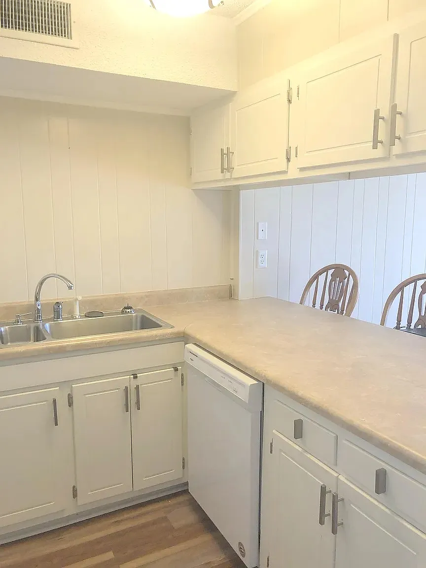 7 Foxfire Boulevard - 102 — Photo 3