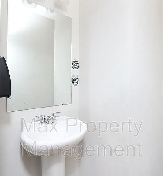 2302 SW 23rd St — Photo 29