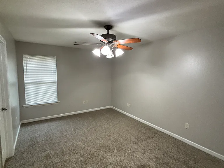 409 Calvin Ct — Photo 16