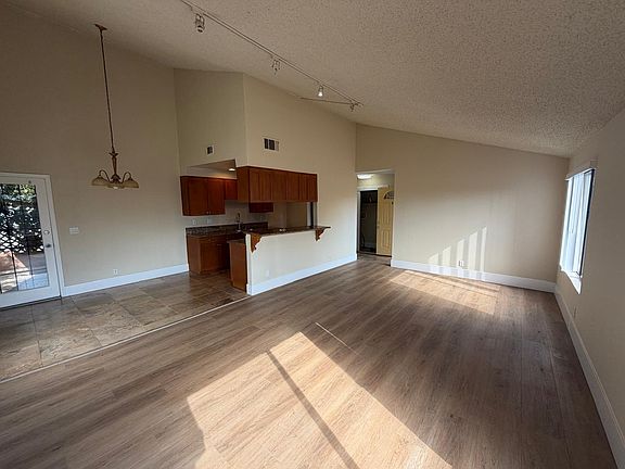 3rd image of 1760 Temple Ave APT D