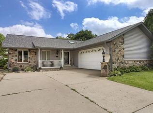 645 W Estate COURT, Elkhorn, WI 53121