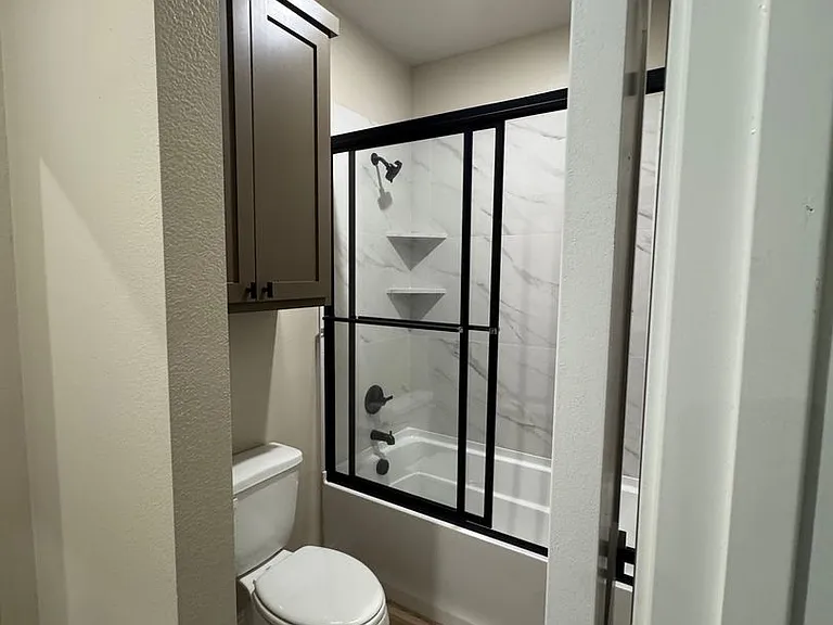 206 S Tucker Ln #2E — Photo 15