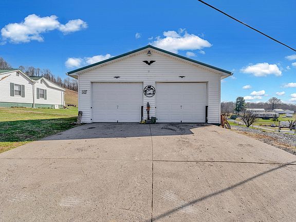 3rd image of 1747 Backus Mountain Rd