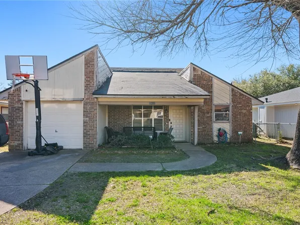 2411 Hardwood Dr, Bryan, TX 77803