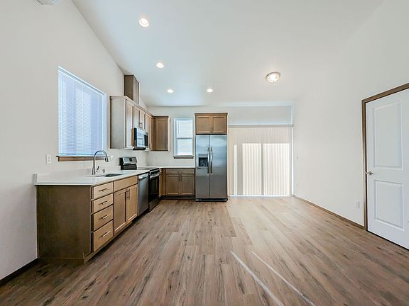 4th image of 2224 Sturgeon Dr #B