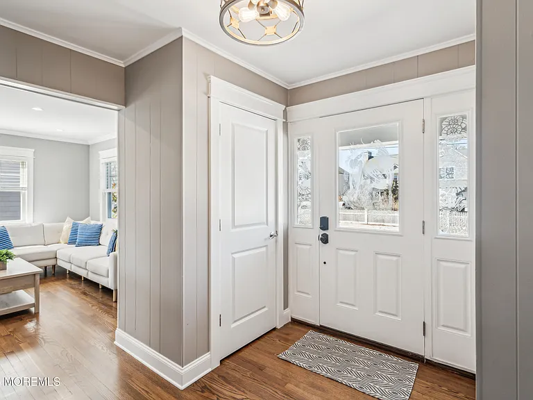 242 Curtis Point Dr — Photo 5