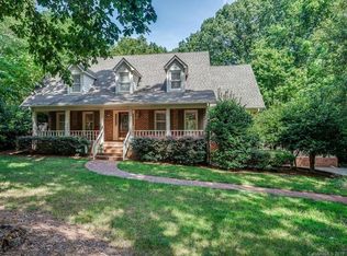 823 Amanda Dr, Matthews, NC 28104