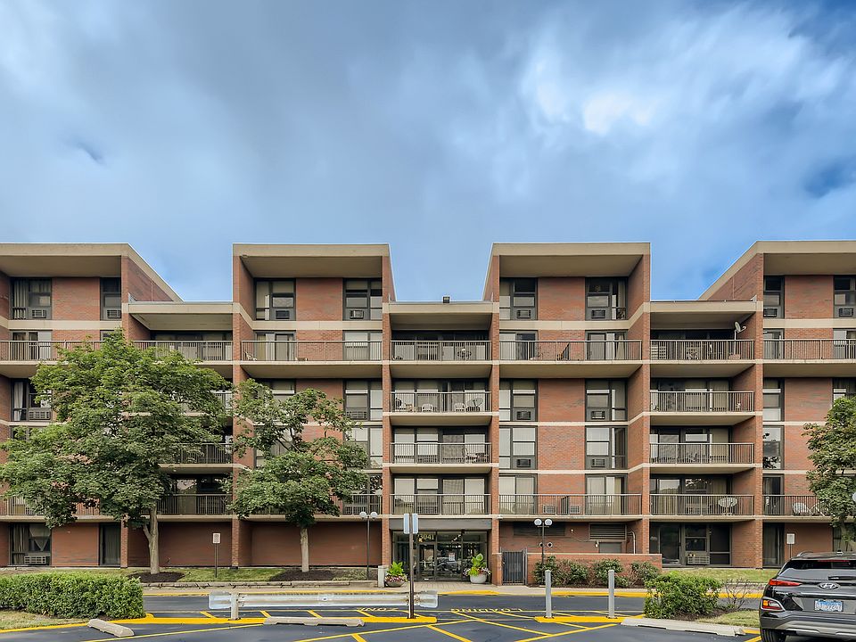 1st image of 3041 S Michigan Ave Unit 301