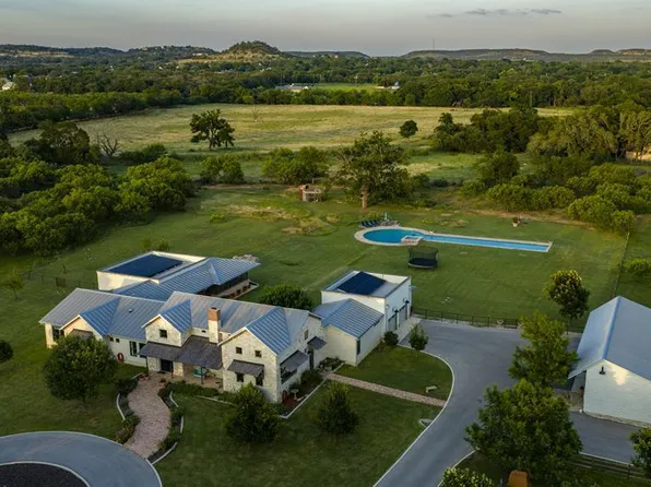 146 Metzger Rd, Fredericksburg, TX 78624