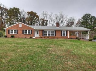 202 Ridgecrest Dr, Elizabethton, TN 37643
