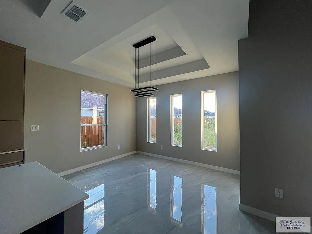 3 bed, 2.5 bath, 1648 sqft, $2,300 — Photo 4